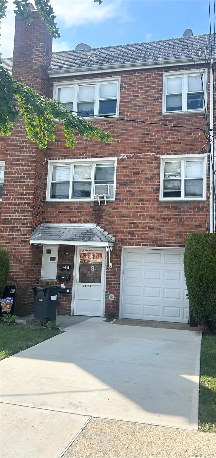 83-54 265th ST, Glen Oaks, NY 11004