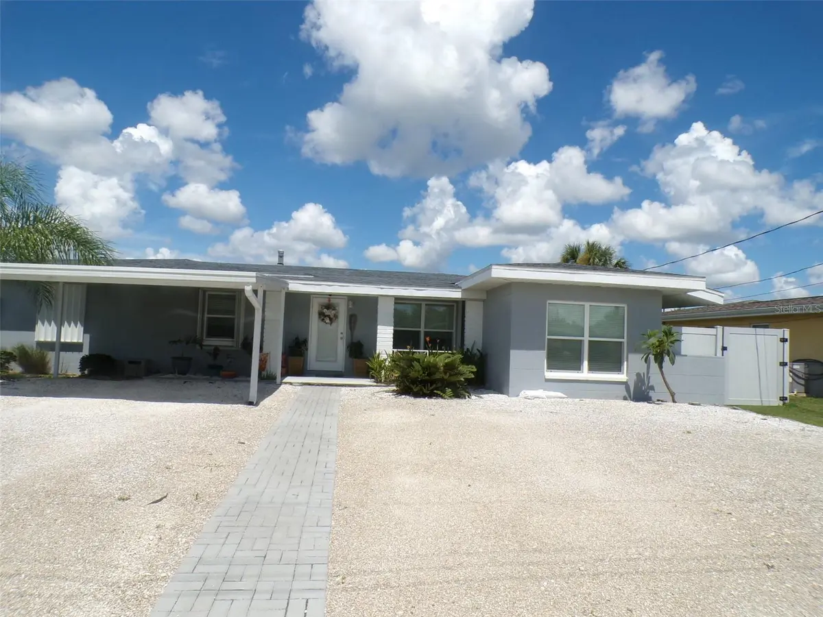 861 CONREID DR NE, Port Charlotte, FL 33952
