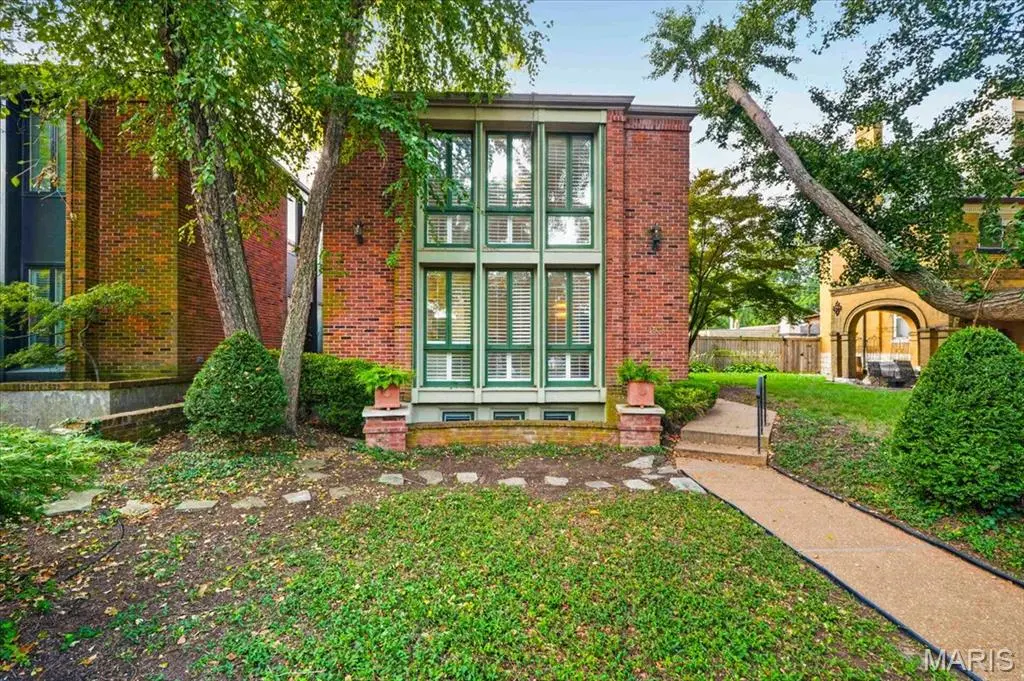 4538 Pershing PL, St Louis, MO 63108