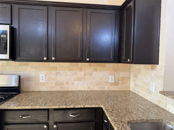 1015 Remington DR, Leander, TX 78641