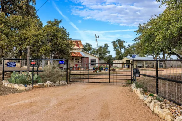 888 Dietrich RD, Fredericksburg, TX 78624