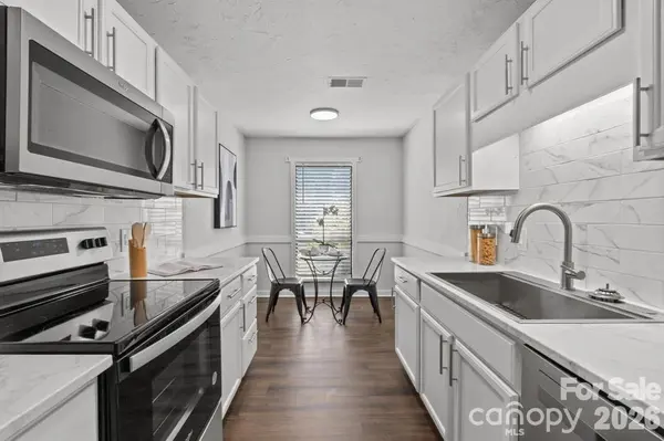 4340 N Center ST #403, Hickory, NC 28601