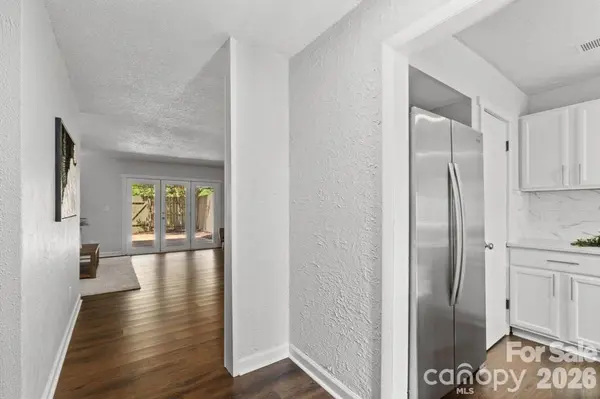 4340 N Center ST #403, Hickory, NC 28601