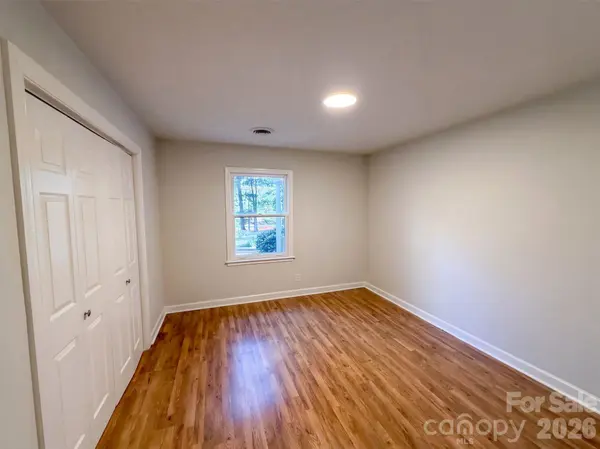 1524 Mt Holly Huntersville RD, Charlotte, NC 28214