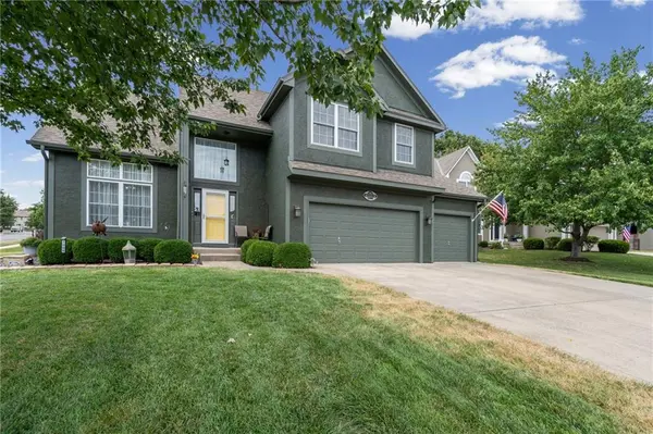 1008 SW 11TH CIR, Lee's Summit, MO 64081