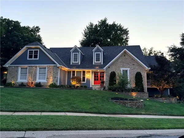 10600 W 108th TER, Overland Park, KS 66210
