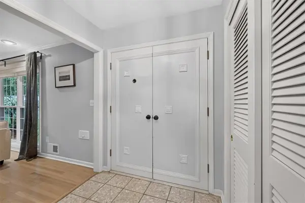 201 W 109th TER, Kansas City, MO 64114