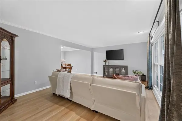 201 W 109th TER, Kansas City, MO 64114