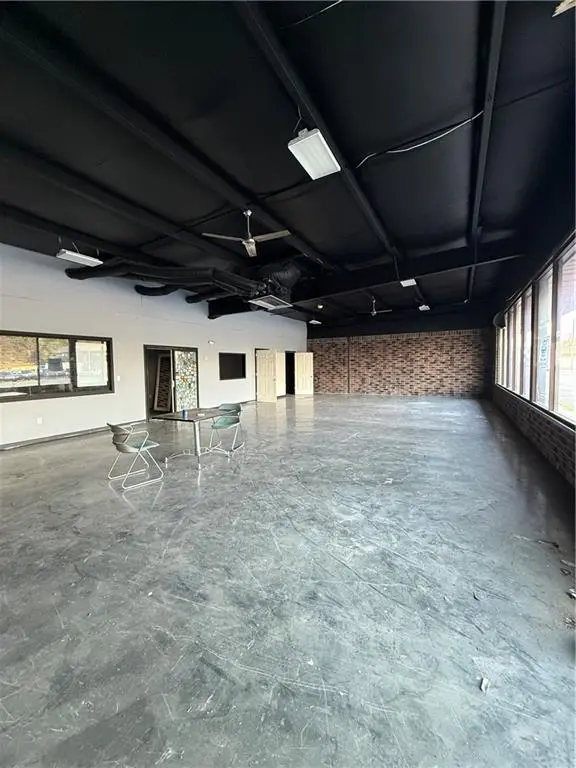 7407 N Oak Trafficway, Gladstone, MO 64118