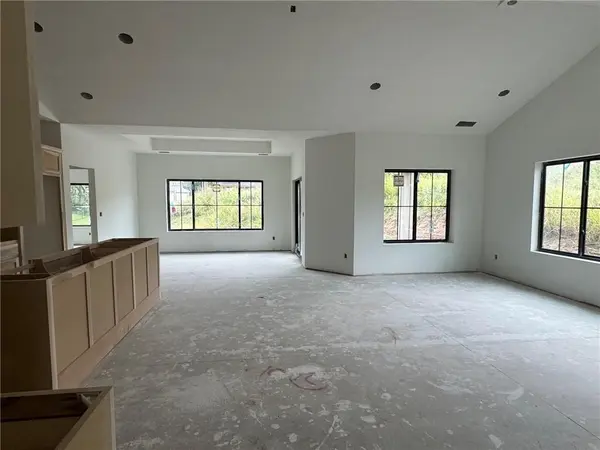 1970 Harvest RD, Liberty, MO 64068