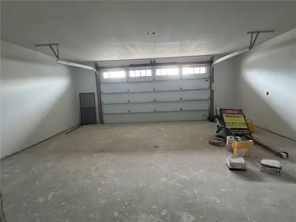 1974 Harvest RD, Liberty, MO 64068
