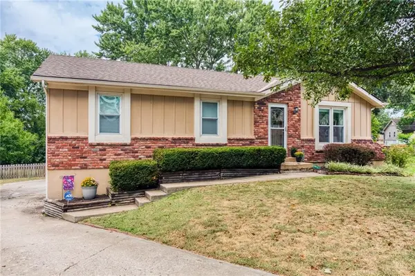 15135 W 152nd CIR, Olathe, KS 66062