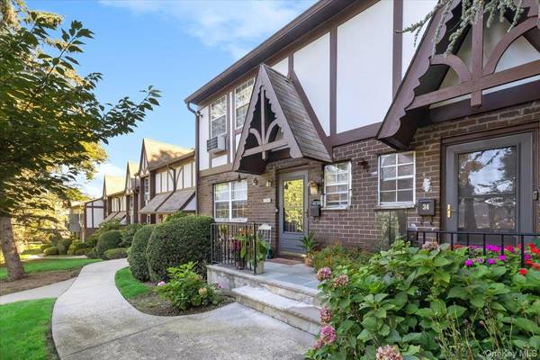 36 Yorkshire DR, Suffern, NY 10901