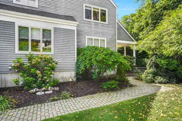 3 Lewiston CT, Briarcliff Manor, NY 10510