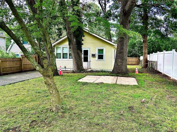 103 Maple ST, Lake Grove, NY 11755