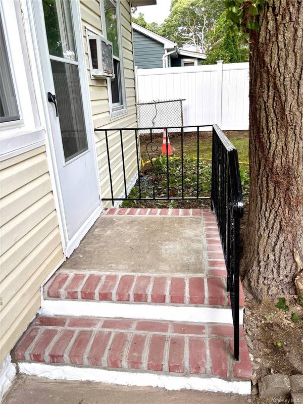 103 Maple ST, Lake Grove, NY 11755
