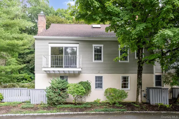 24 Millbrook Hollow LN, Millbrook, NY 12545