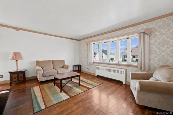983 Cayuga RD, West Hempstead, NY 11552