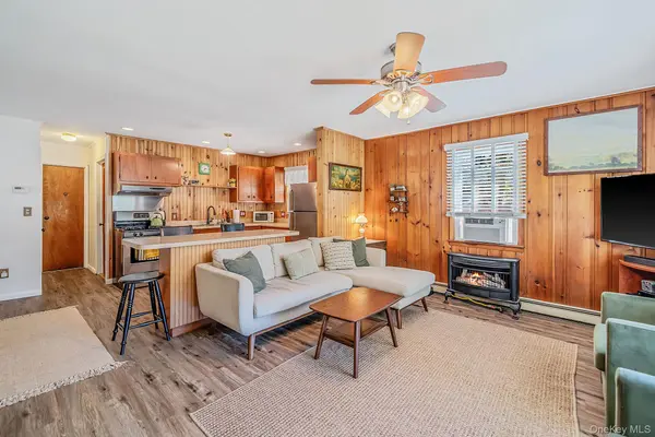 7 Beacon DR, Sound Beach, NY 11789