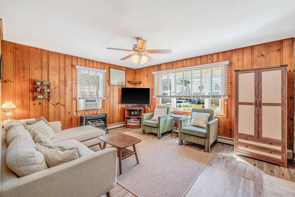 7 Beacon DR, Sound Beach, NY 11789