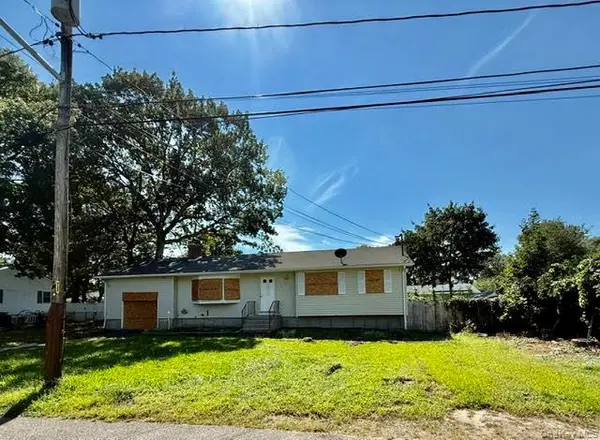 76 Wilson AVE, Mastic Beach, NY 11951
