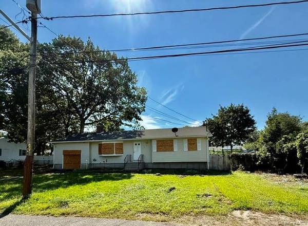 76 Wilson AVE, Mastic Beach, NY 11951