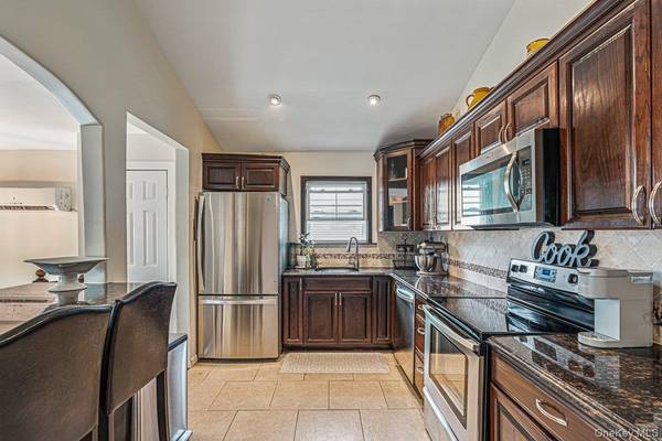 115 Margaretta AVE, Massapequa, NY 11758