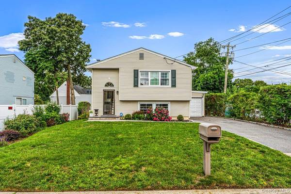 115 Margaretta AVE, Massapequa, NY 11758