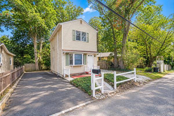 123 Denton ST, Patchogue, NY 11772