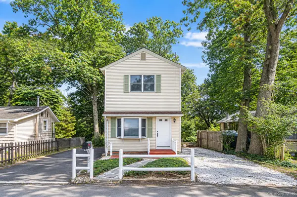 123 Denton ST, Patchogue, NY 11772