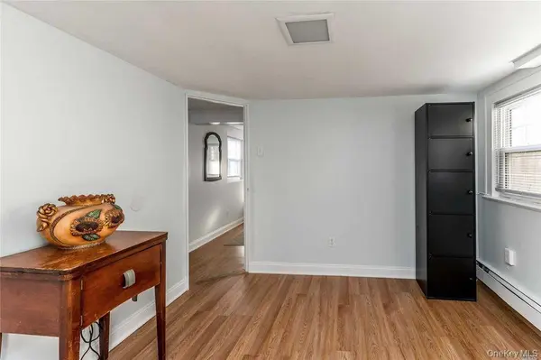 28 E Walnut ST, Long Beach, NY 11561