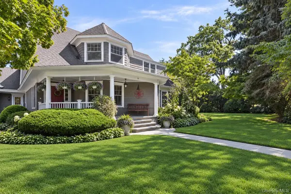 16 Middle DR, Manhasset, NY 11030