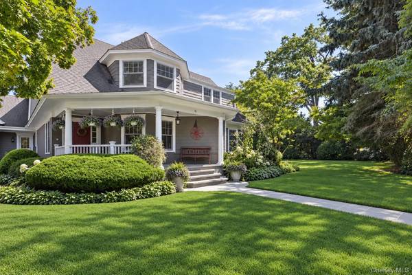16 Middle DR, Manhasset, NY 11030