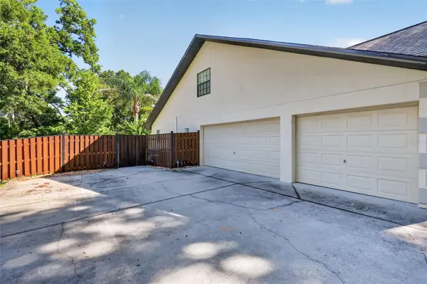 1039 LINDA GLEN AVE, Fruitland Park, FL 34731