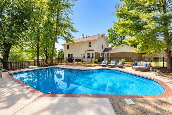 1372 White RD, Chesterfield, MO 63017