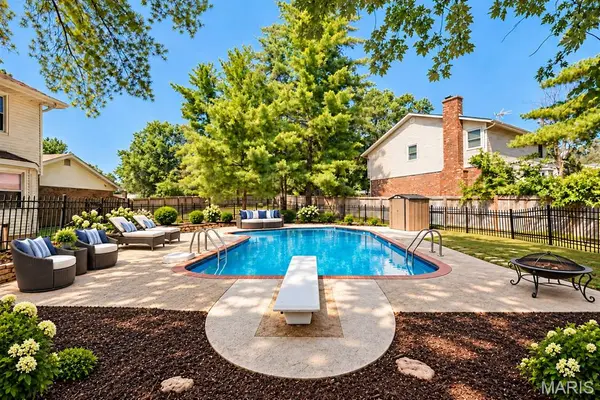 1372 White RD, Chesterfield, MO 63017