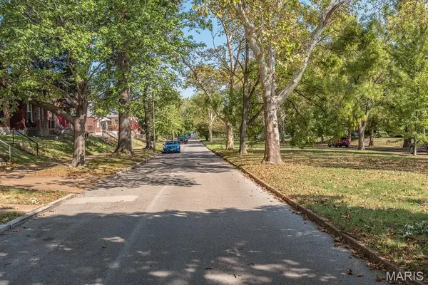 5387 Reber PL, St Louis, MO 63139