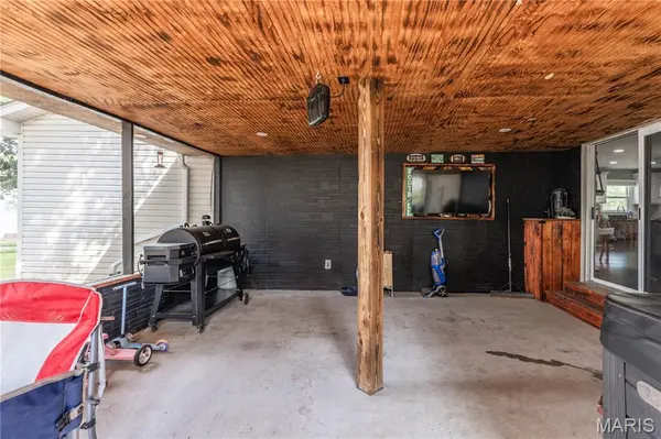 725 N West ST, Sikeston, MO 63801