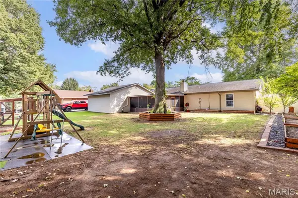 725 N West ST, Sikeston, MO 63801