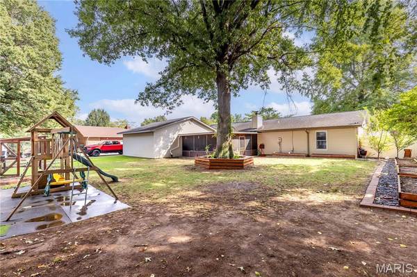 725 N West ST, Sikeston, MO 63801