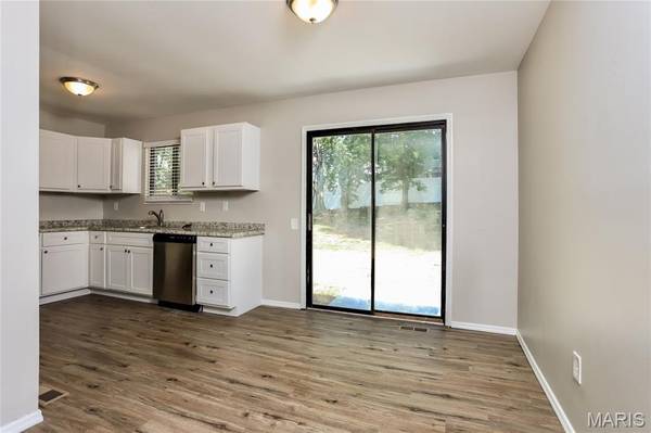 18 River Bluff DR, St Peters, MO 63376