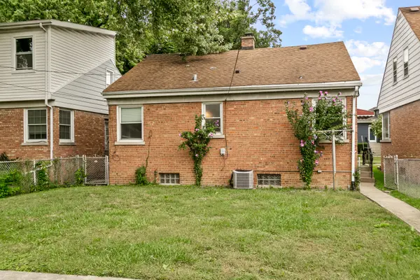 3916 Sunnyside AVE, Brookfield, IL 60513