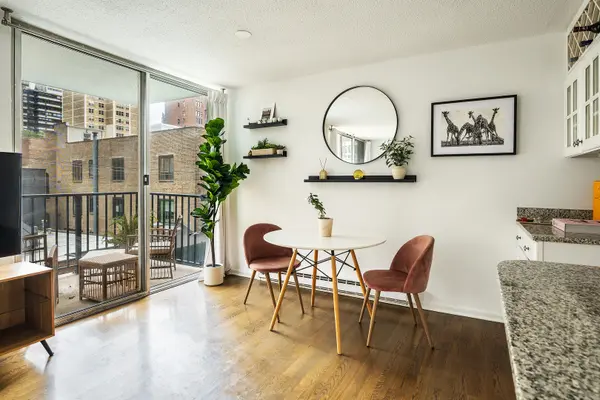 71 E DIVISION ST #402, Chicago, IL 60610