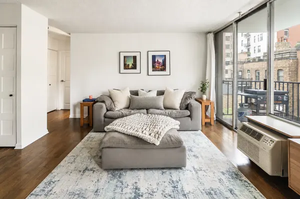 71 E DIVISION ST #402, Chicago, IL 60610