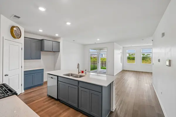 1294 Wild Tulip CIR, Bartlett, IL 60103