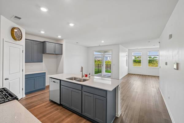 1294 Wild Tulip CIR, Bartlett, IL 60103
