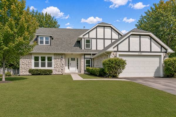 731 Roaring Brook LN, Algonquin, IL 60102