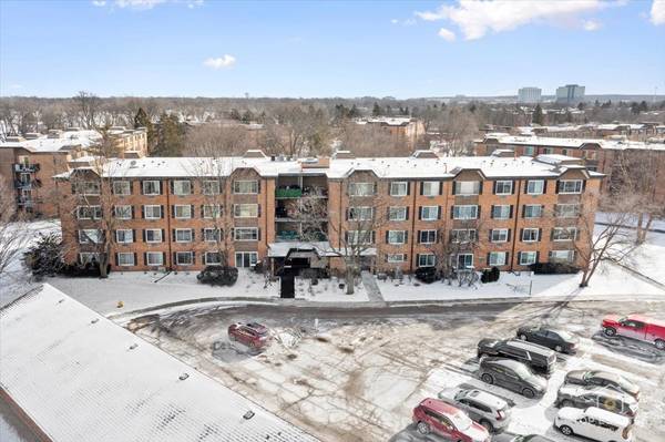 1107 S OLD WILKE RD #208, Arlington Heights, IL 60005
