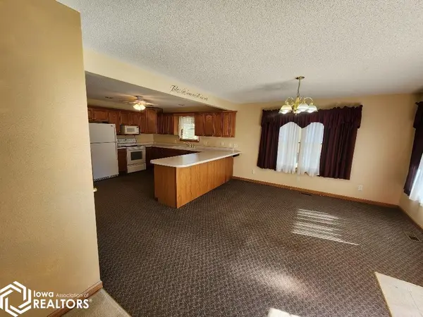 124 W 4th ST, Kanawha, IA 50447