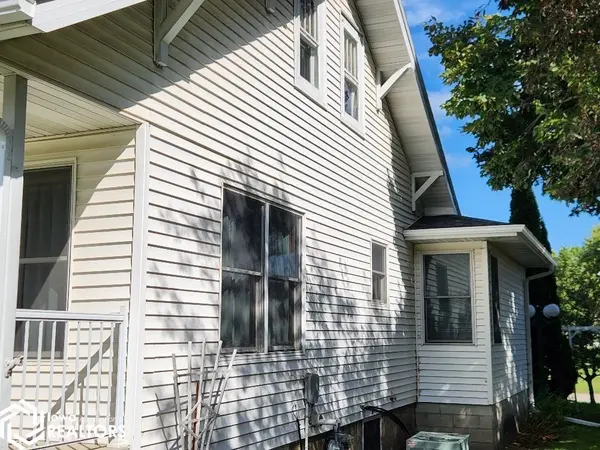 124 W 4th ST, Kanawha, IA 50447